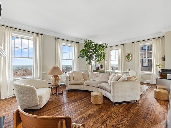 3rd image of 3520 N Lake Shore Dr APT 9F