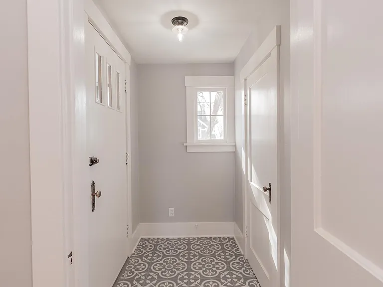 3026 Sewell St — Photo 3