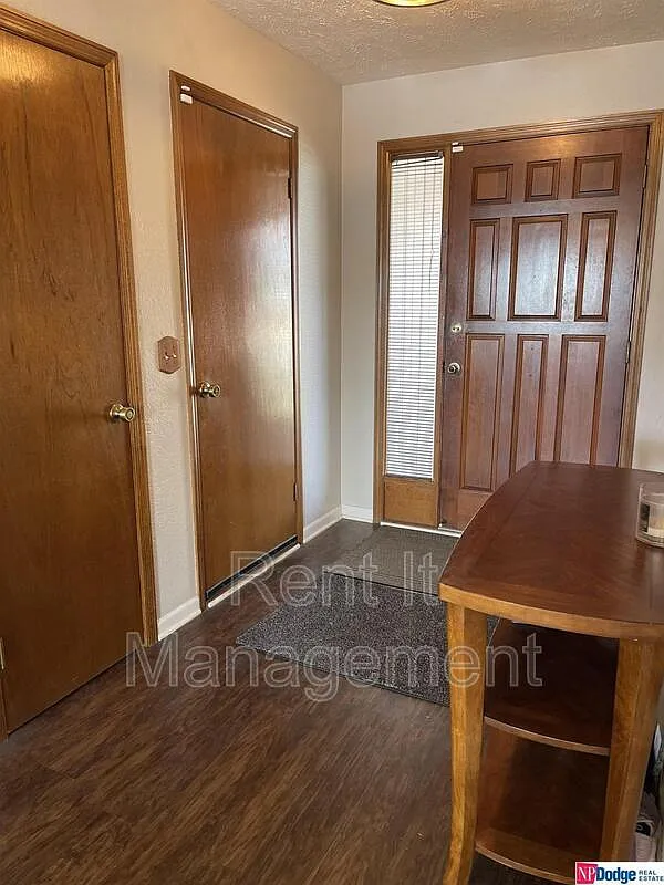 3 bed, 3.0 bath, 2594 sqft, $2,300 — Photo 4