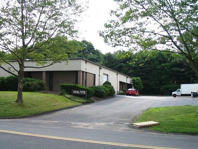 2nd image of 135 Pepes Farm Rd