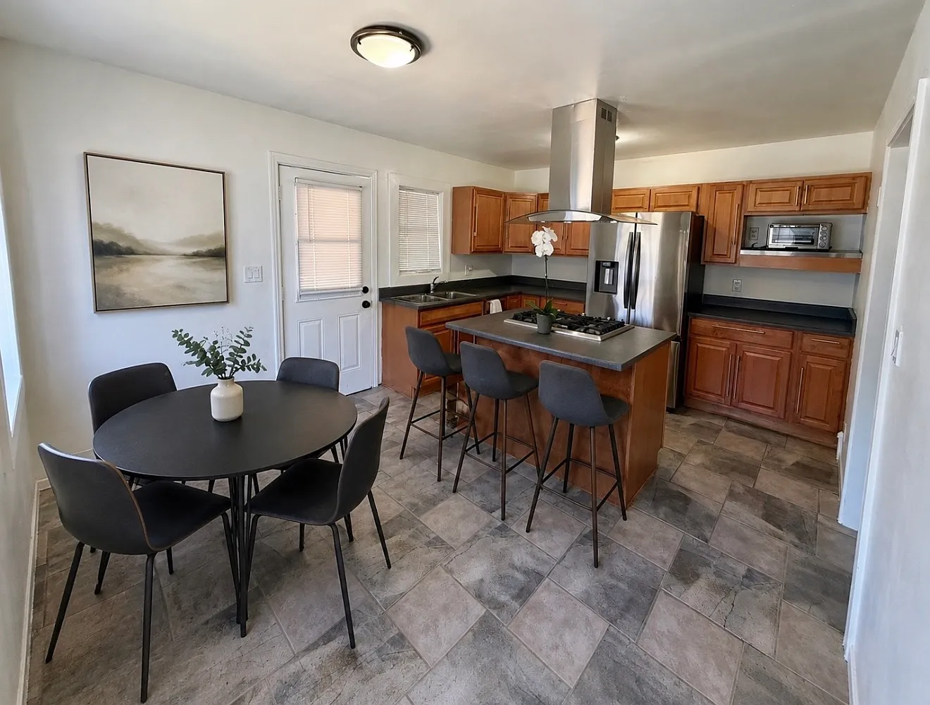 22122 Saticoy St — Photo 3