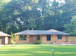 4020 Sunvalley Dr, Kalamazoo, MI 49008