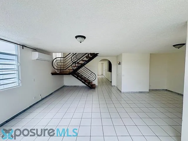 4 bed, 2.5 bath, 3000 sqft, $3,000 — Photo 4