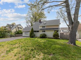 28 Apollo Lane, Hicksville, NY 11801