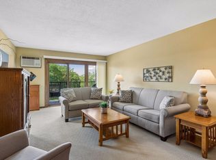 2700 Oxford St N APT 140, Roseville, MN 55113