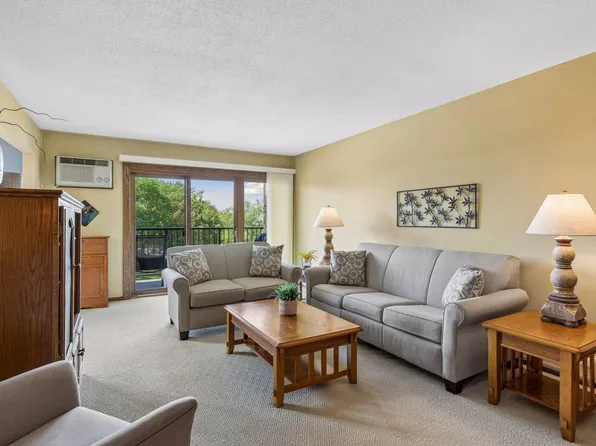 2700 Oxford St N APT 140, Roseville, MN 55113