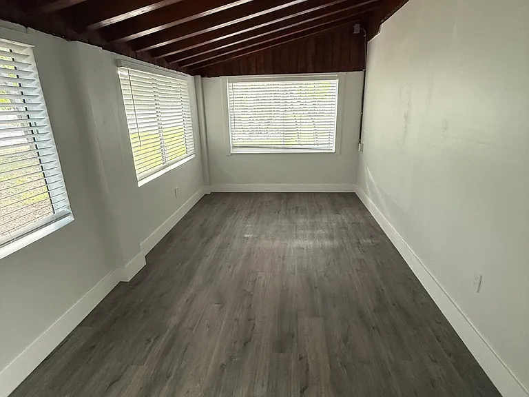 12980 NE 10th Ave — Photo 22