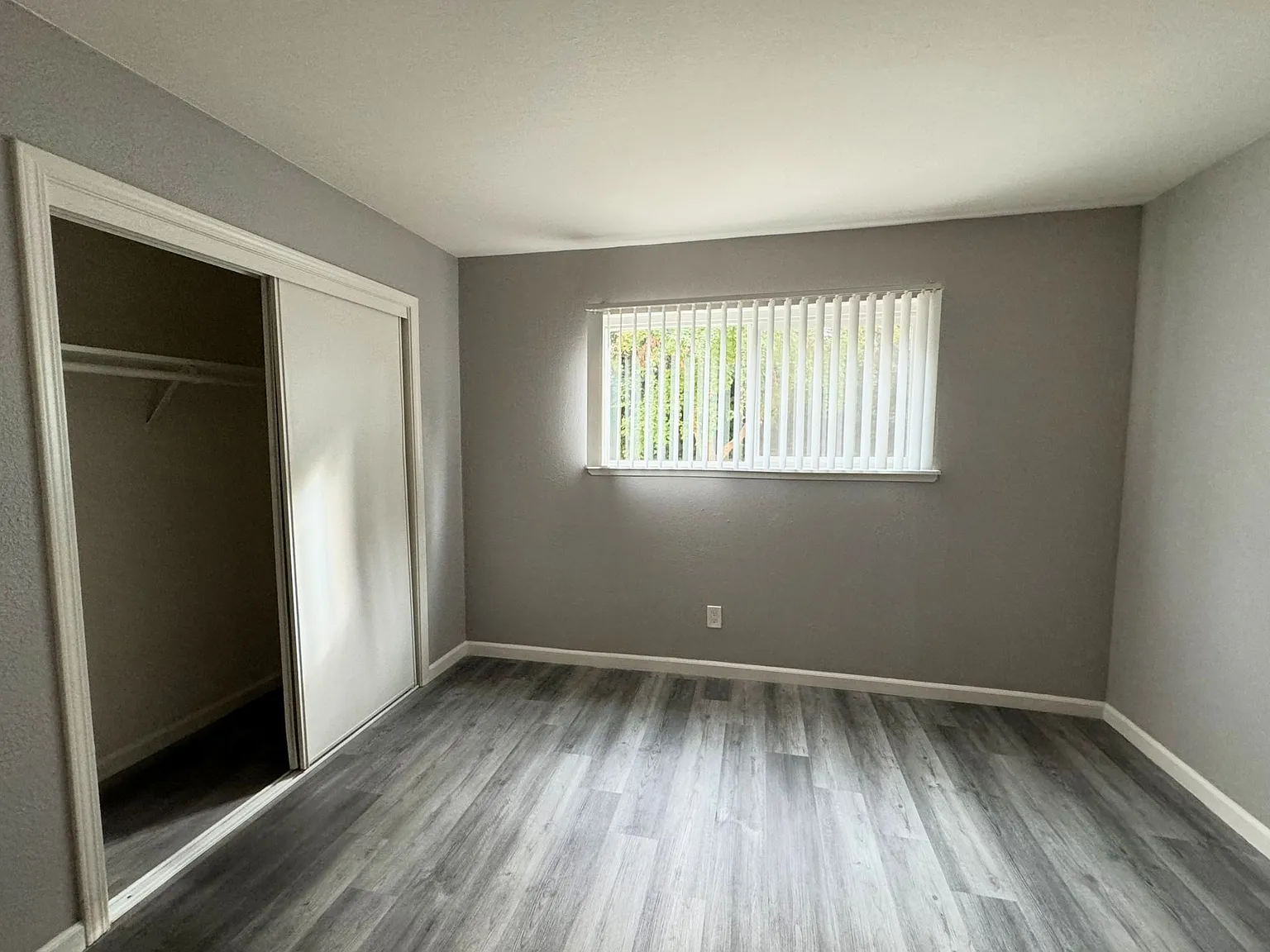 Oak Plaza Apartments — Photo 1