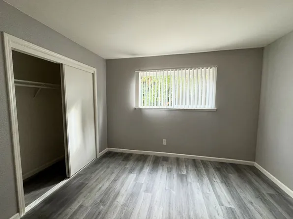 Oak Plaza Apartments