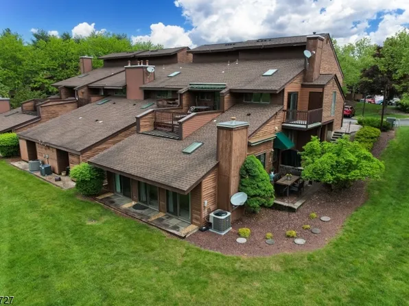 25 Highland Cir, Clinton Twp., NJ 08801