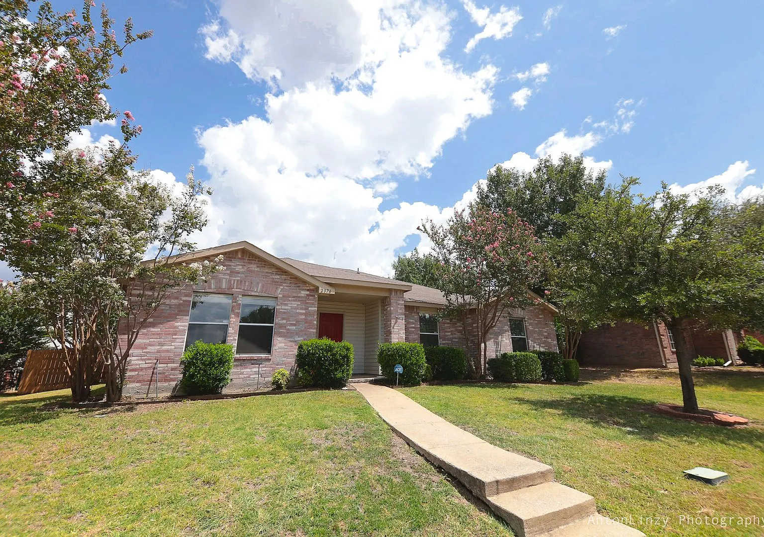 $1,995 3 Bed/2 Bath/2 Garage Ready for Move-in Rockwall Home in Meadowcreek Estates — Photo 2