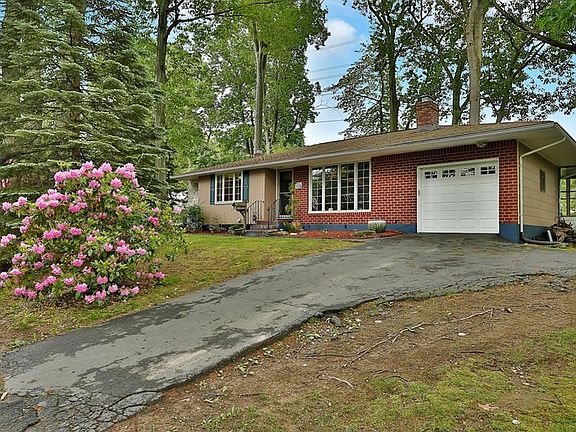 2nd image of 17 Woodridge Dr