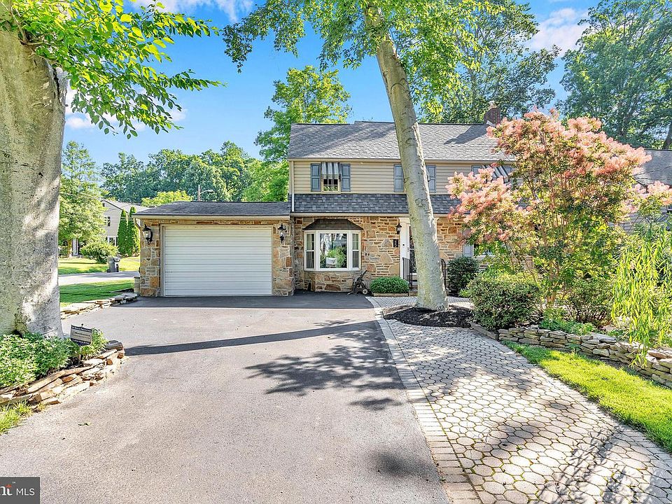 1st image of 200 Forest Dr