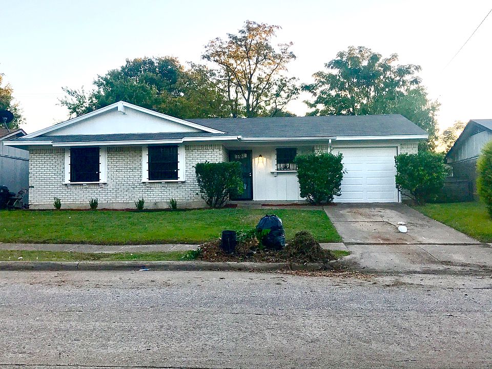 1st image of 6421 Leaning Oaks St