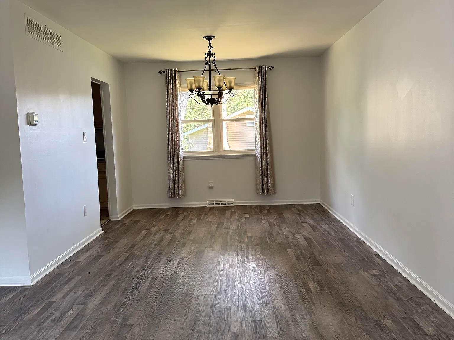 4 bed, 1950 sqft, $2,500 — Photo 4