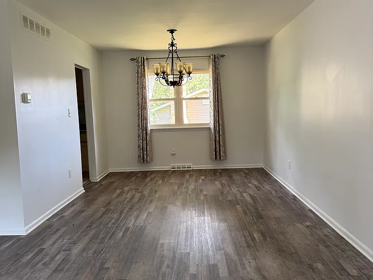 794 Chrysler Ave — Photo 4