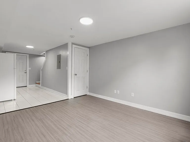 5 Manila Ave — Photo 18