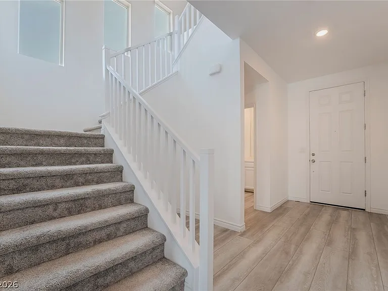 3952 Henny Ave — Photo 7