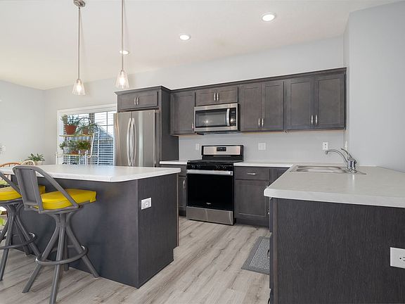 4th image of 303 Wilkins Way