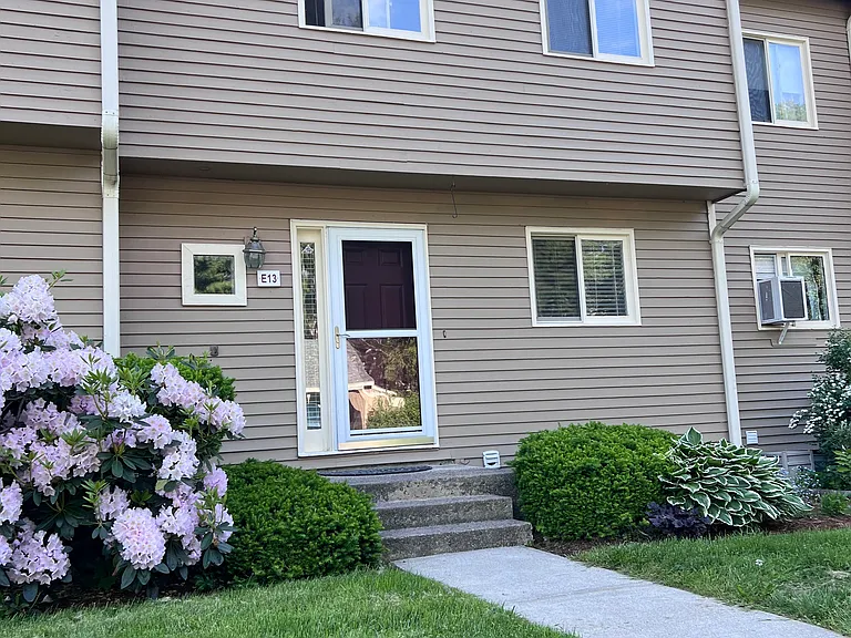 E13 Stonehedge Dr — Photo 1