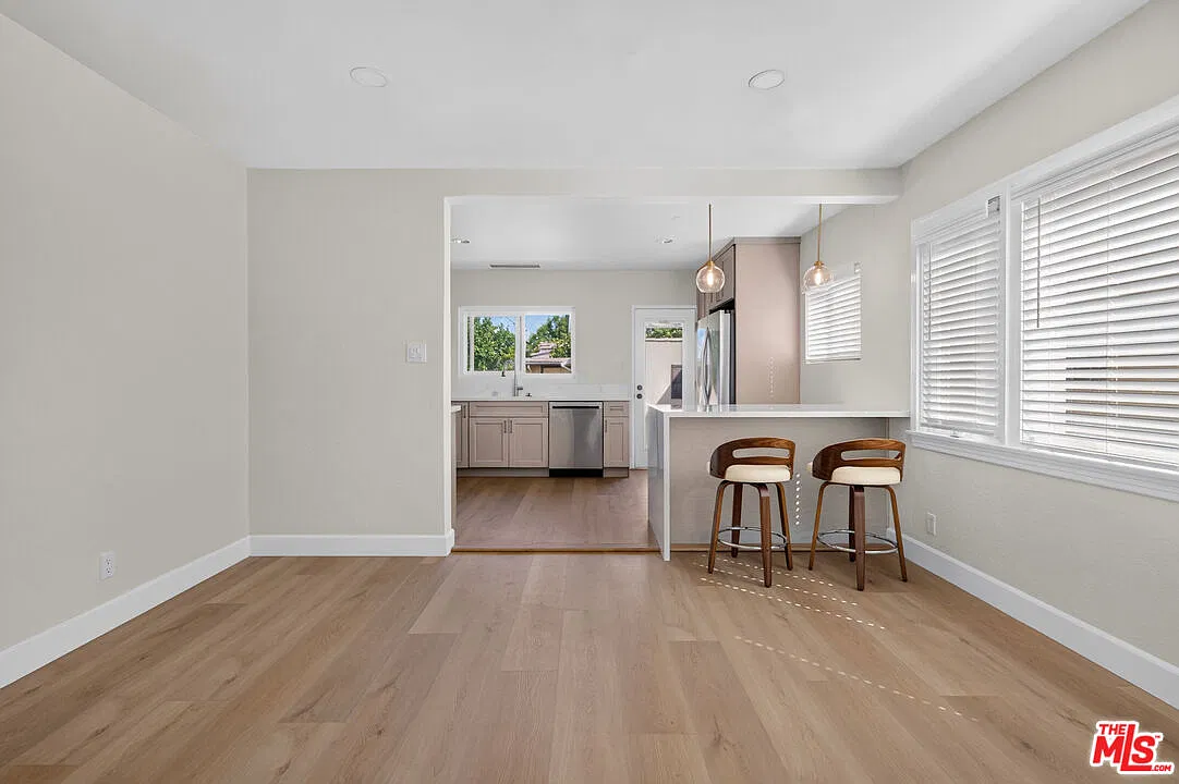 2 bed, 1.5 bath, 1120 sqft, $4,995 — Photo 4