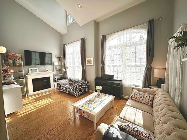 104 Abbie Ct, West New York, NJ 07093