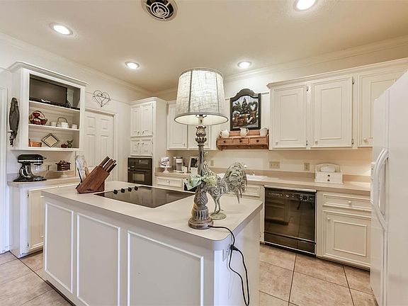 5th image of 8322 Hunters Village Dr