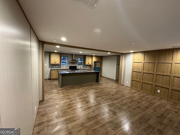 4th image of 215 Poplar Cir