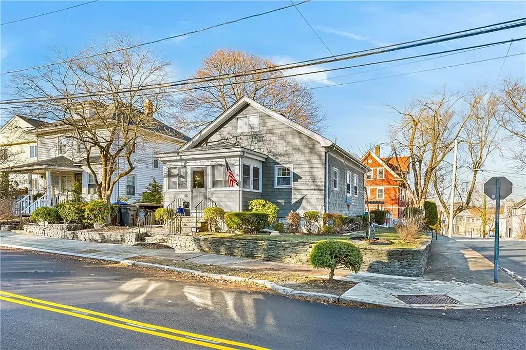 3 bed, $2,500 — Photo 1