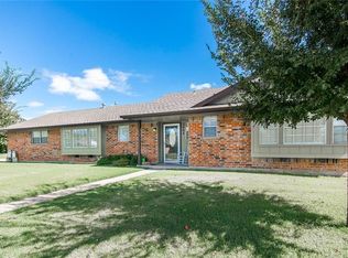 2404 Crystal Dr, Moore, OK 73160