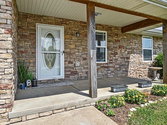 4th image of 960 Owen Ln