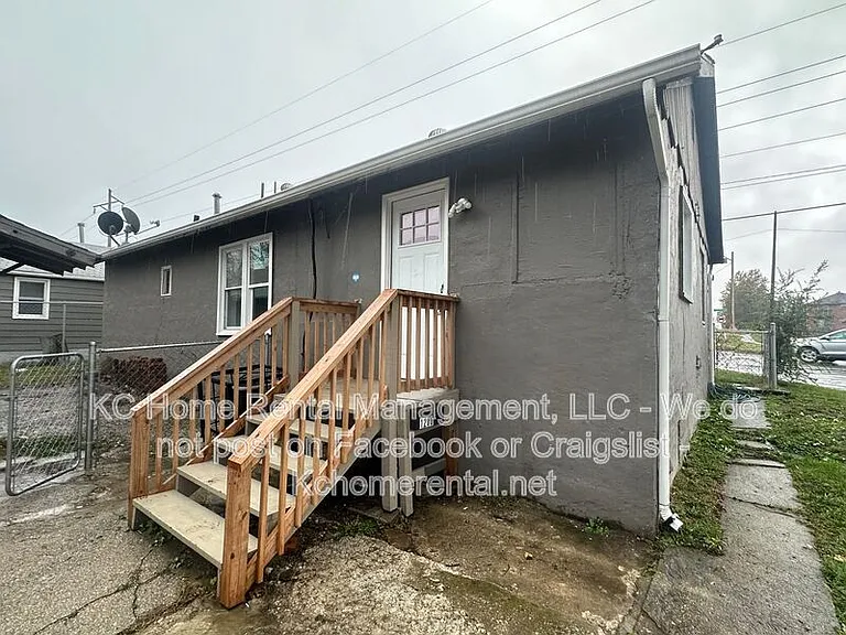 1200 E 23rd St S — Photo 31