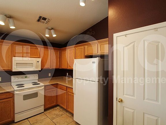 3rd image of 28023 N Muscovite Dr
