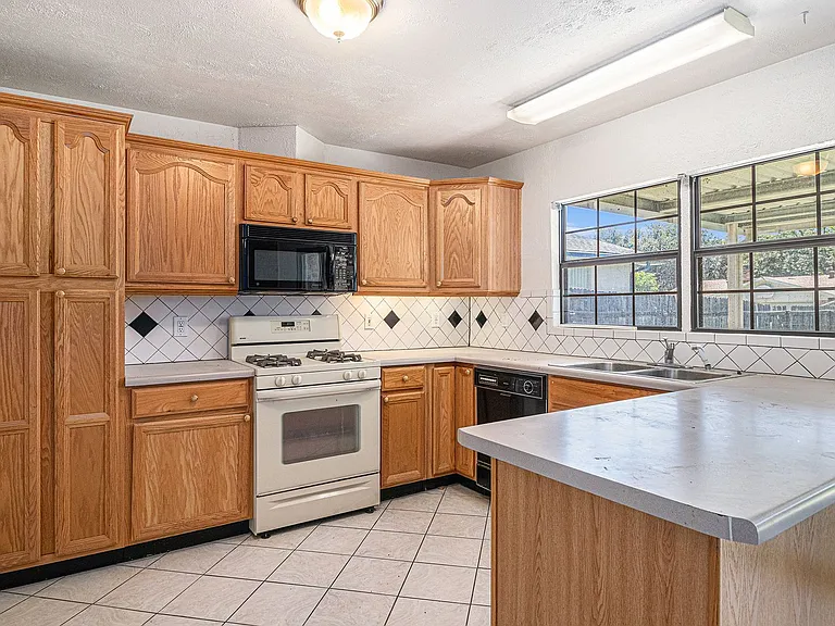 1814 Addington Dr — Photo 9