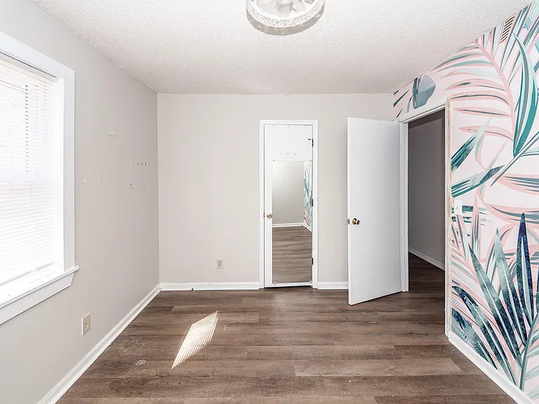 444 Academy Rd — Photo 12