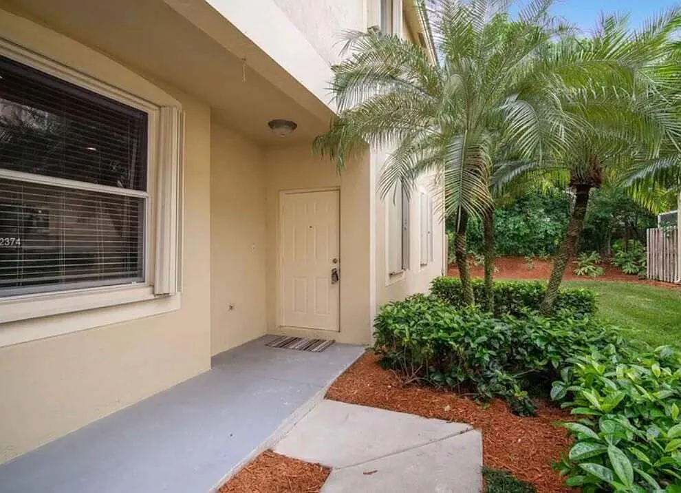 4 bed, 2.5 bath, 1851 sqft, $4,200 — Photo 3