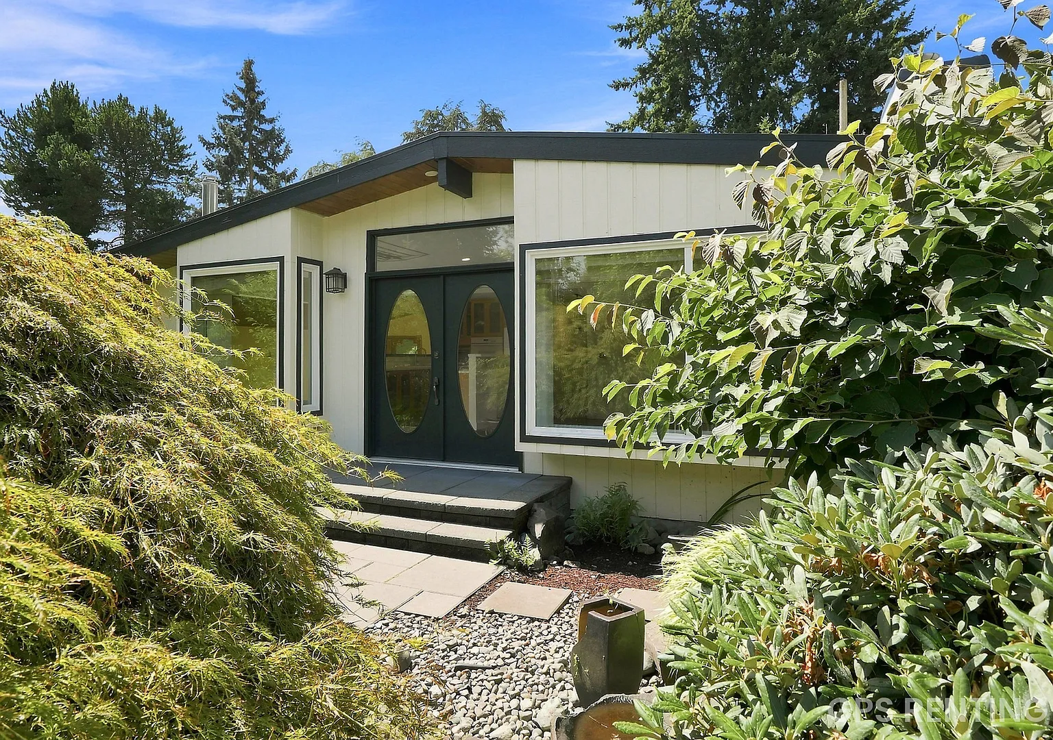 Beautiful 3 Beds, 2 Baths, home! — Photo 1