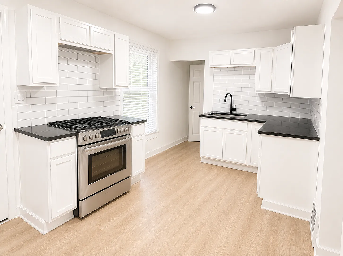 4 bed, 1058 sqft, $1,700 — Photo 2