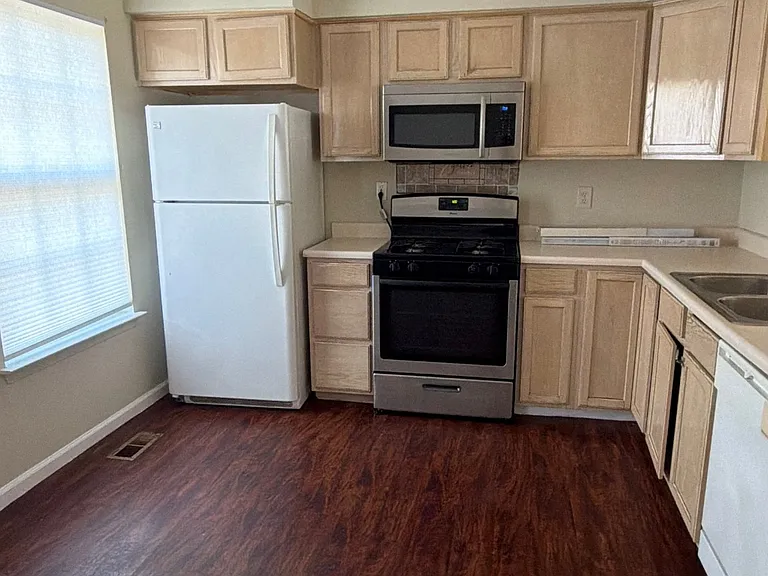 3640 Derby Shire Cir — Photo 11