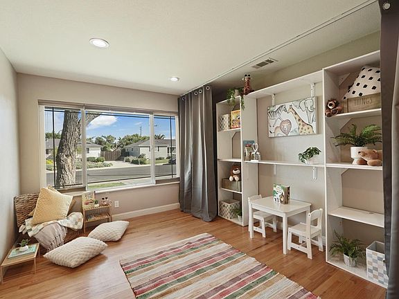 4th image of 916 6th St