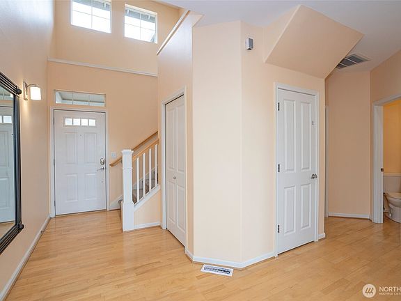 4th image of 4008 42nd Street NE