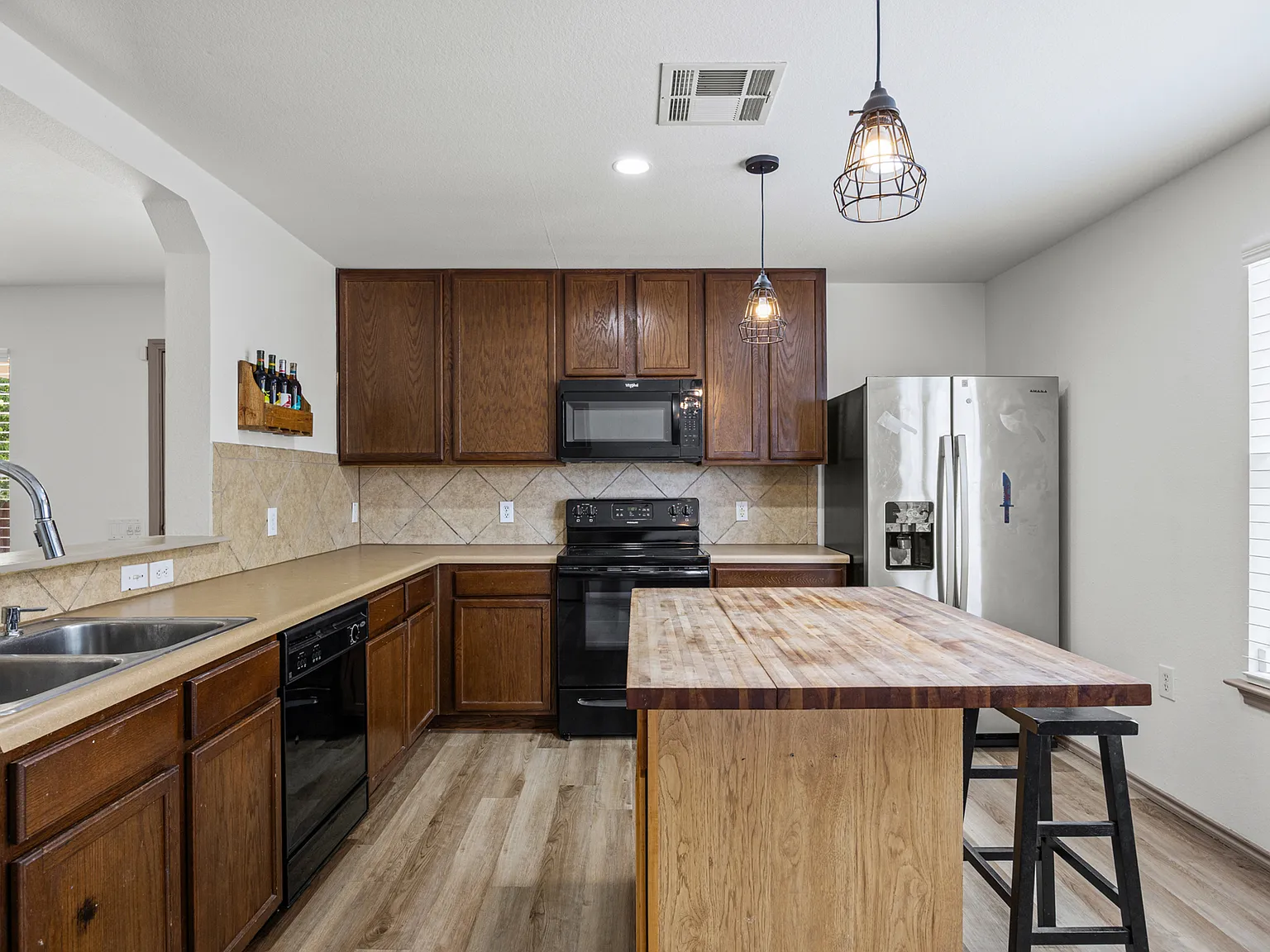 3 bed, 1659 sqft, $2,250 — Photo 4
