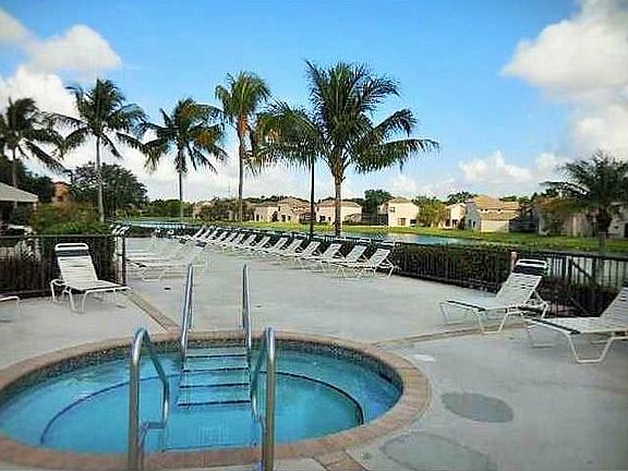4th image of 10670 NW 17th Pl