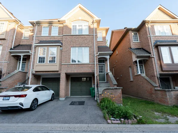 50 Strathaven Dr Unit 28, Mississauga, ON L5R 4E7