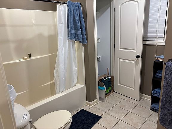 4th image of 212 Logan Lee Loop
