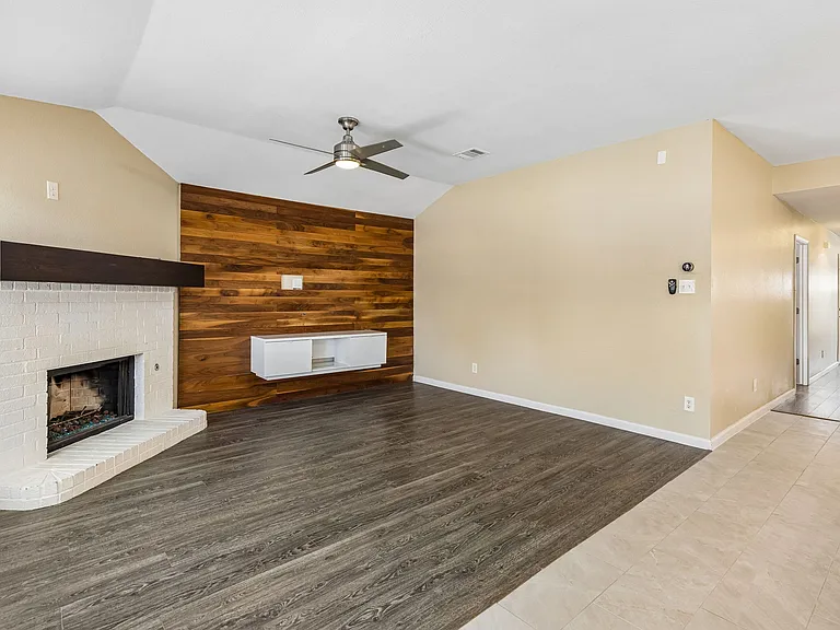 1001 Margaret Dr — Photo 4
