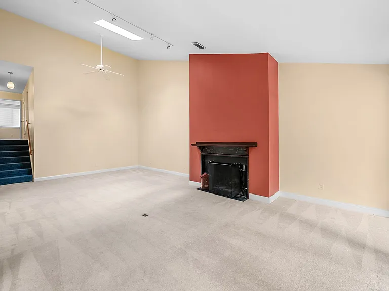 241-287 Perkins St #B502 — Photo 7