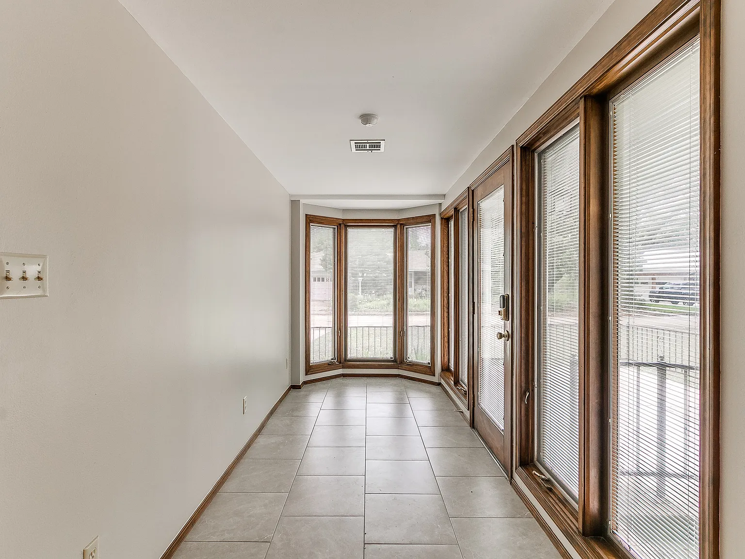 4 bed, 1882 sqft, $2,100 — Photo 3