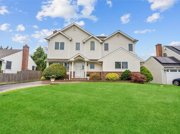 20 Whitman Avenue, Syosset, NY 11791