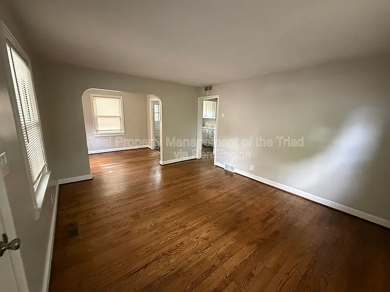 2331 W Cornwallis Dr — Photo 3
